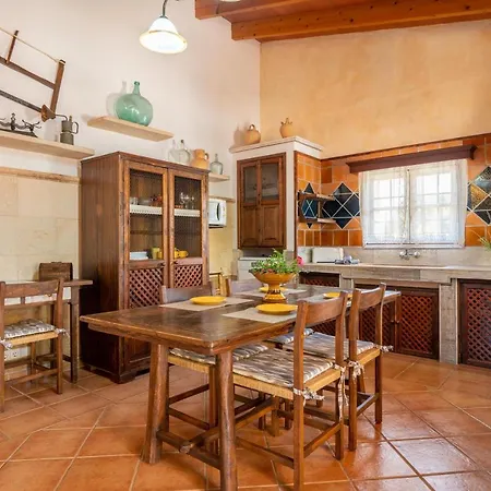 Els Ullastres Villa
